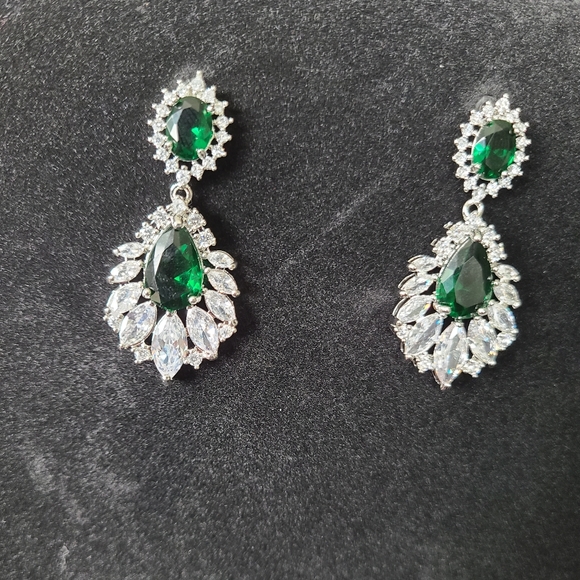 Emerald green earrings in silver - Picture 4 of 4